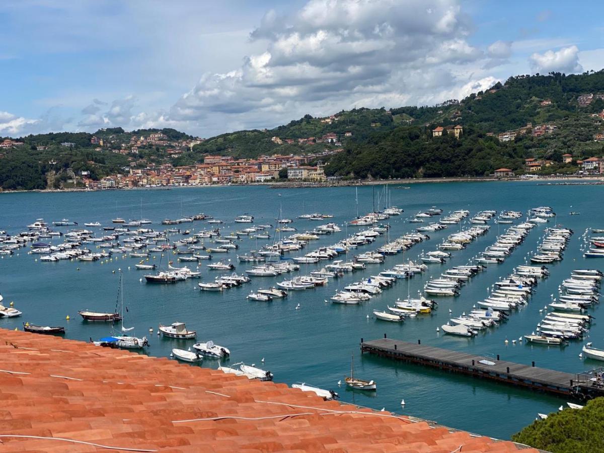 Square Views Apartment Lerici Bagian luar foto